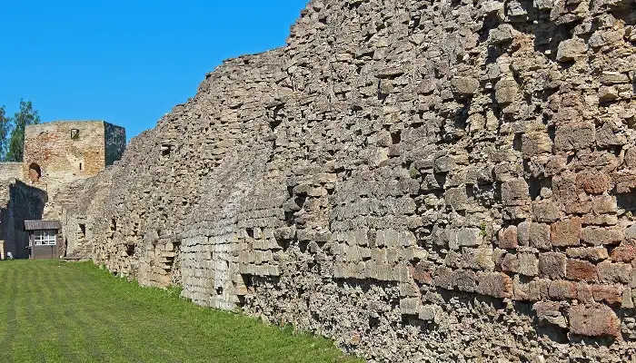 File:Chaithurgarh-Fort.webp