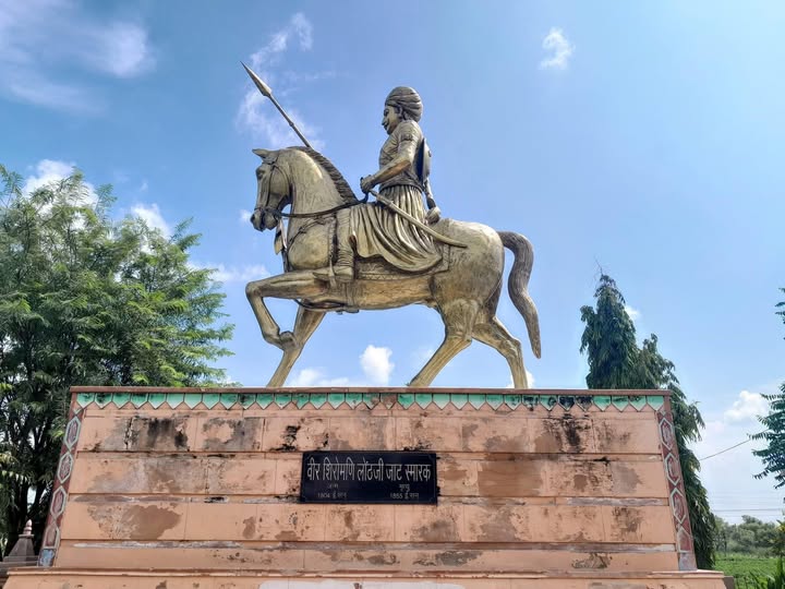 File:Lothu Nitharwal Statue-1.jpg