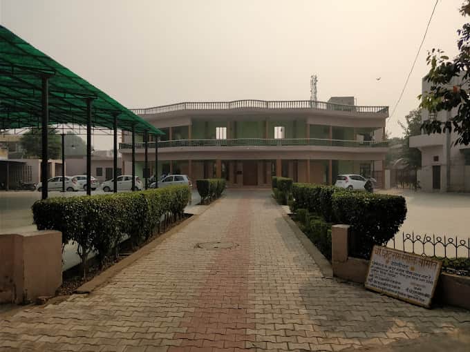 File:Sir Chhoturam Dharamshala Sonipat-2.jpg