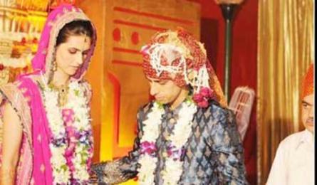 File:Ashish Nehra with wife.jpg