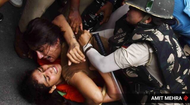 File:Sangeeta Phogat and Vinesh Phogat being detained by police.jpeg