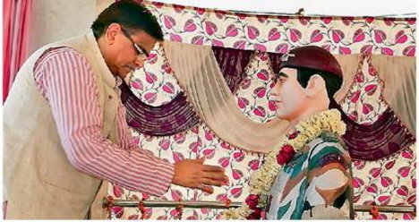 File:Statue of Amit Deswal.jpg