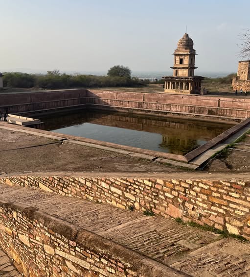 File:Jauhar Kund Gwalior.jpg