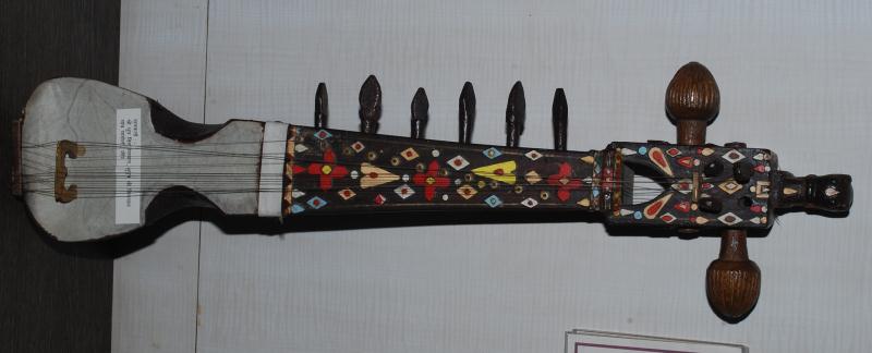 File:Sarangi in KU Museum.jpg