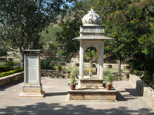 File:Chetak Samadhi Balicha.jpg